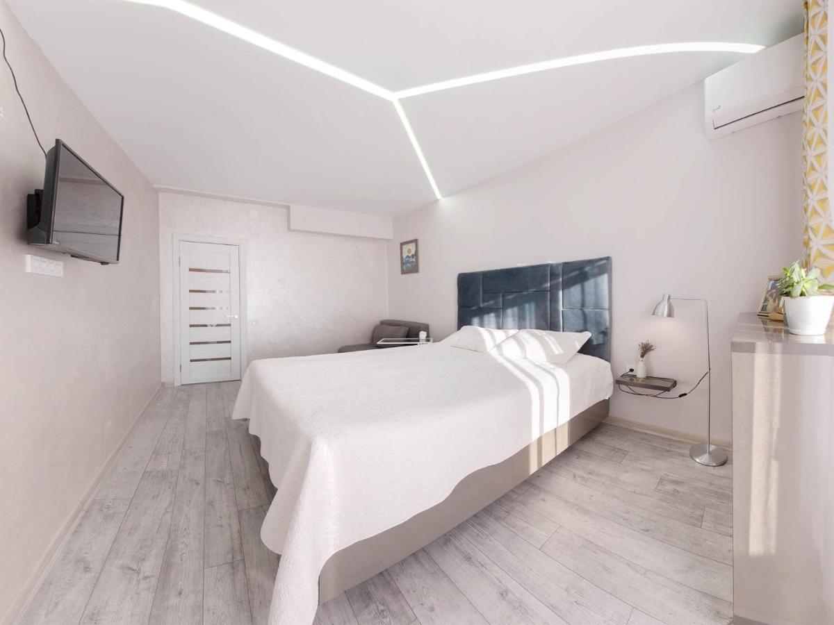 3-Room Apartments Avalon Lviv Exterior photo